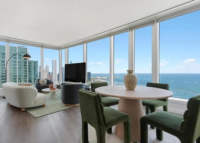 Lux Apts With Views And Amenities Apartment