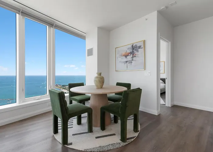 Lux Apts With Views And Amenities Chicago