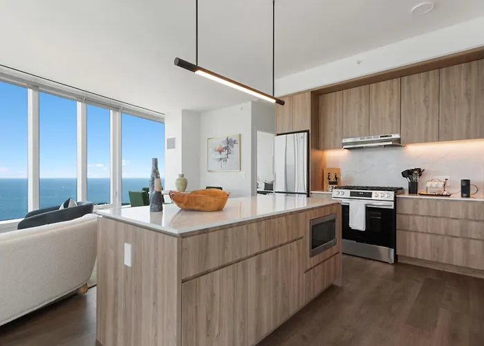 Lux Apts With Views And Amenities Apartment