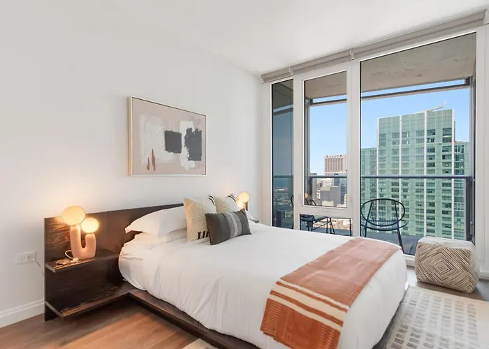 Apartment Lux Apts With Views And Amenities Chicago