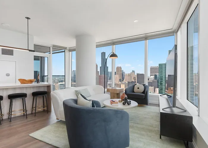 Lux Apts With Views And Amenities