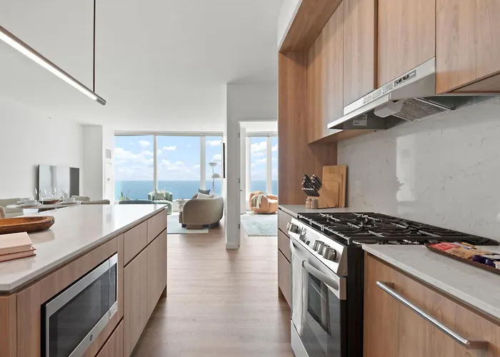 Apartment Lux Apts With Views And Amenities
