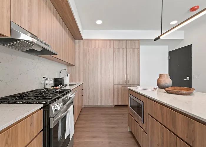 Lux Apts With Views And Amenities *