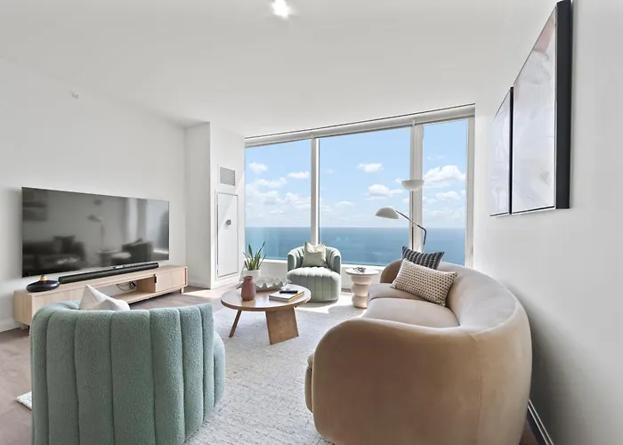 Lux Apts With Views And Amenities * Chicago