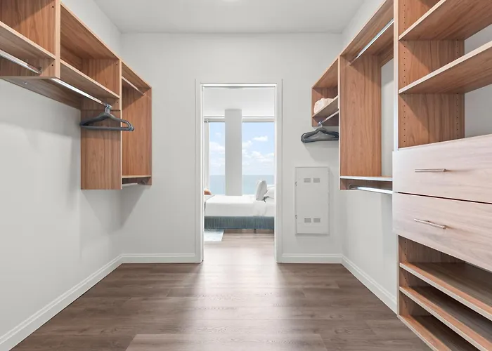 Lux Apts With Views And Amenities Chicago