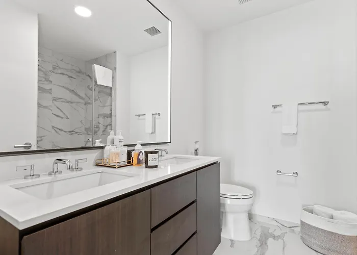 Lux Apts With Views And Amenities