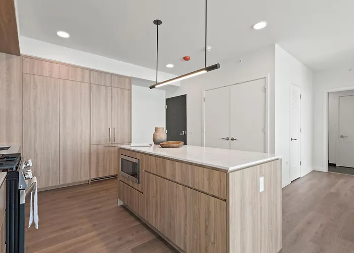 Lux Apts With Views And Amenities Apartment