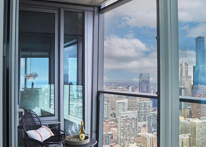 Lux Apts With Views And Amenities Apartment Chicago