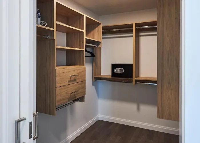 Lux Apts With Views And Amenities Apartment