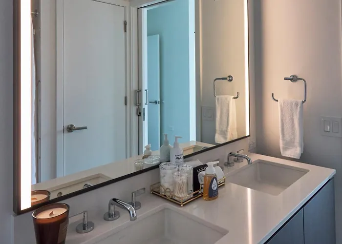 Lux Apts With Views And Amenities
