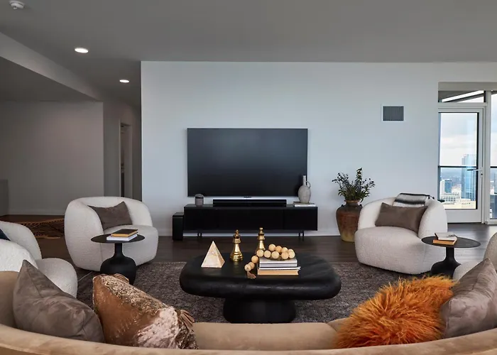Apartment Lux Apts With Views And Amenities Chicago