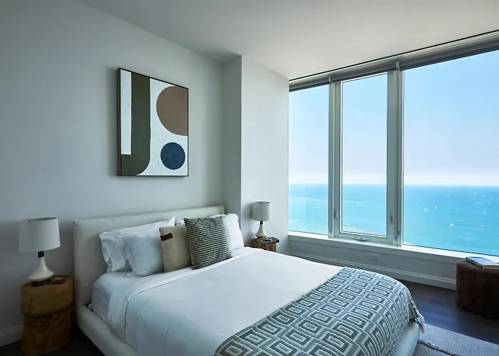 Lux Apts With Views And Amenities
