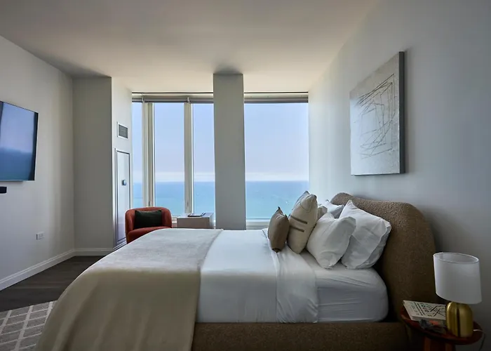 Lux Apts With Views And Amenities