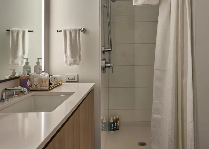 Lux Apts With Views And Amenities Apartment