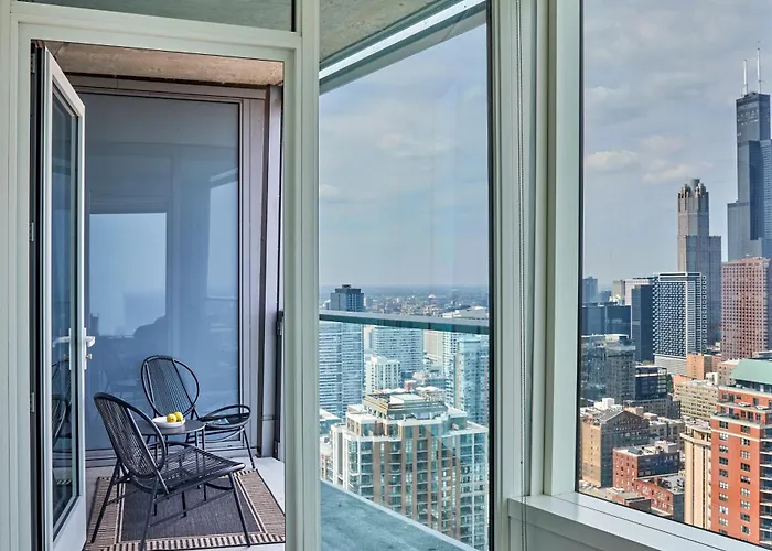 Lux Apts With Views And Amenities Chicago
