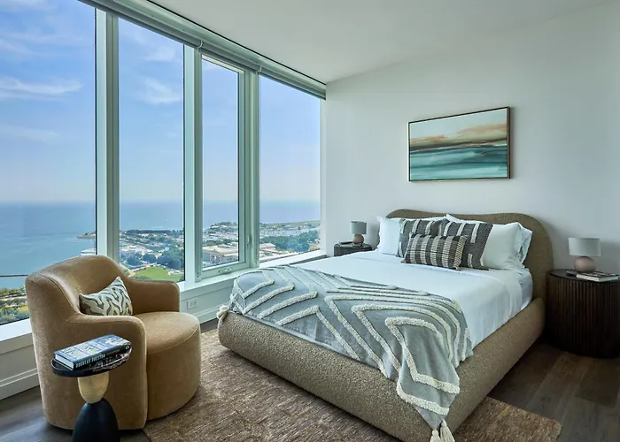 Lux Apts With Views And Amenities