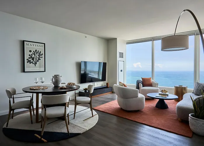 Lux Apts With Views And Amenities Apartment
