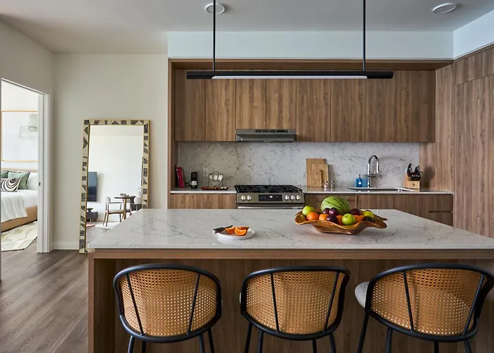 Apartment Lux Apts With Views And Amenities